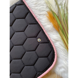 Tapis Noir et rose pale