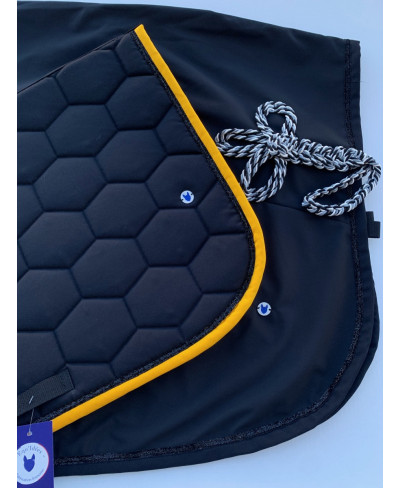 Tapis Noir, moutarde et paillettes noires (266)