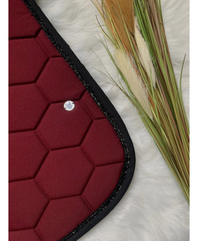 Tapis bordeaux et bord...